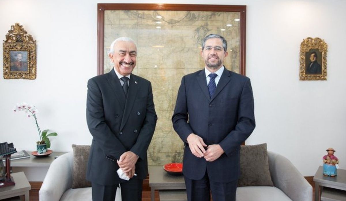 Ecuador's FM meets Qatar Envoy